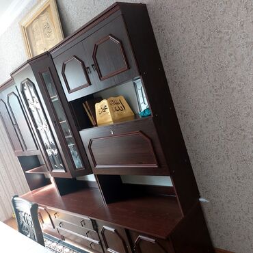 ev ucun qapilar: Klassik salon üçün iri divar mebeli - Rəng: tünd qəhvəyi (palıd