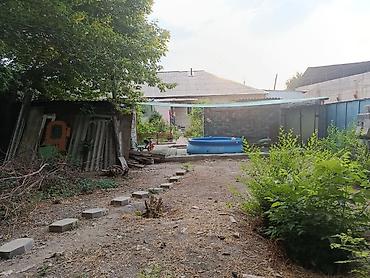 Продажа полдома: Продается пол дома. Район ГЭС-2. Участок по документам 5 сот. Рядом — 16