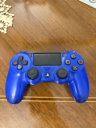 Playstation 4 djoystik, pultu. Tam islek veziyetde. Hec bir problemi