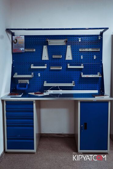 оборудование для производства корпусной мебели: Производственная мебель, верстаки, инструментальные шкафы. Аксессуары
