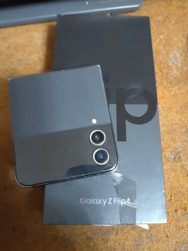 Samsung: Samsung Galaxy Z Flip 4, 256 GB, bоја - Siva, Otisak prsta, Bežični punjač, Dual SIM — 16