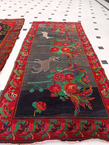 qadınlar üçün toxunma snudlar: 3 ədəd orijinal əl işi Qarabağ xalçası satılır. Xalçalar 1970-80-ci