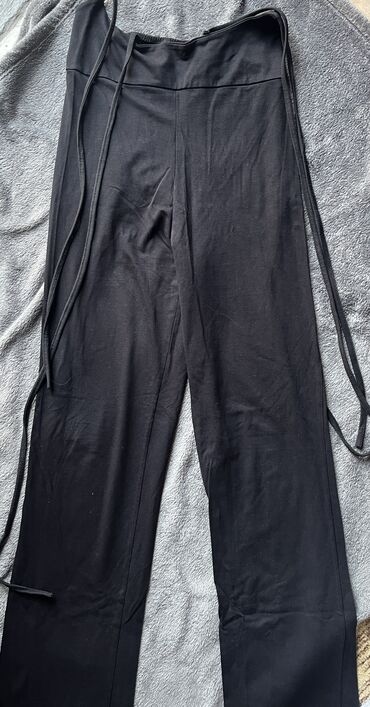 kapri pantalone: Trousers M (EU 38), L (EU 40), color - Black