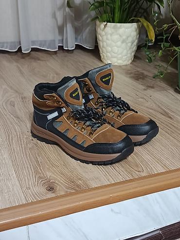 bot 384: Продаю ботинки, осенние ⛈️ Новые, вообще не ношенные ✅ Я сам только — 1