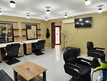 pc masaları: Kişi salonu üçün tam təchizatlı bərbərxana mebeli və avadanlıqları — 4