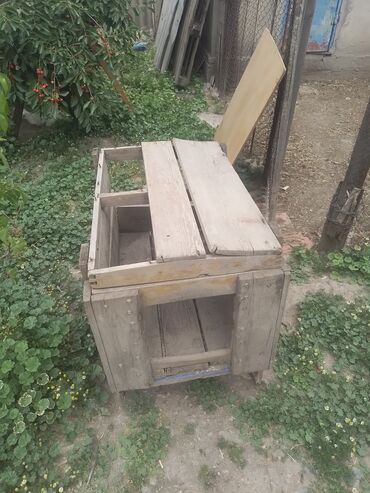 домик для кошки на улицу: Продаю будку
надо до делать
цена 300 сом
находится в лебединовке