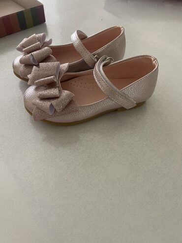 Cinslər və şalvarlar: Qız uşaqları üçün baletka tipli ayaqqabı - Rəng: açıq çəhrayı/çəhrayı