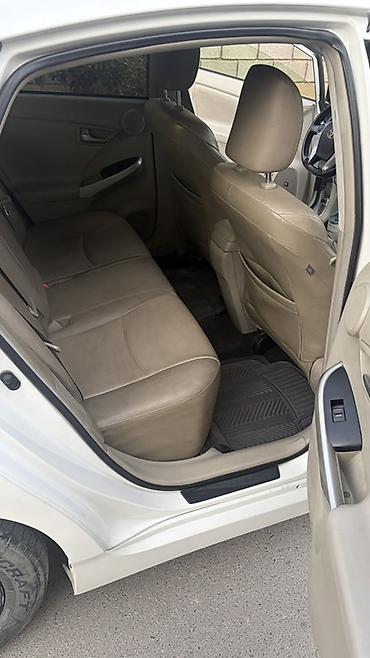 Toyota: Toyota Prius: 2012 г., Гибрид, Хэтчбэк — 11