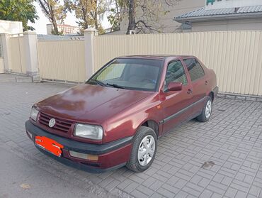 Volkswagen: Volkswagen Vento: 1992 г., 1.8 л, Механика, Бензин, Седан