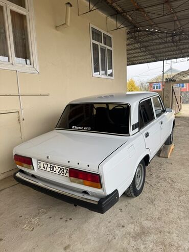 VAZ (LADA): VAZ 2107 sedan – klassik dizayn və sadə mexanika sevənlər üçün — 4