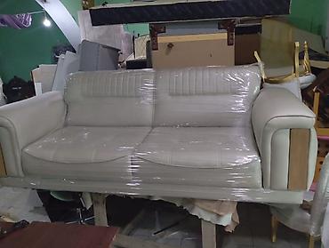 Ev üçün mebel: Bej rəngli 3 nəfərlik divan - Material: yumşaq parça/eko‑dəri — 3