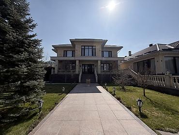 Продажа коттеджей и домов: Просторный загородный дом в классическом стиле с продуманной — 1