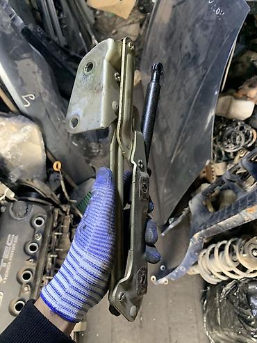 упор капота: Петля капота с газовым упором (амортизатором) Ford - Оригинальная — 2