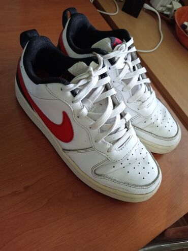 Patike i sportska obuća: Nike, 37.5, bоја - Bela