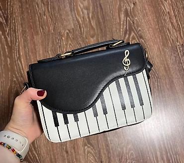Çantalar: Sumka tezedi baglamada. Piano şeklinde. 35 manata alinib. 2 eded — 2