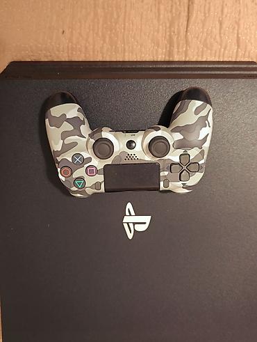PS4 (Sony Playstation 4): PlayStation 4 Pro (kupljen pre 3 godine u Nemačkoj) U paketu: - — 4