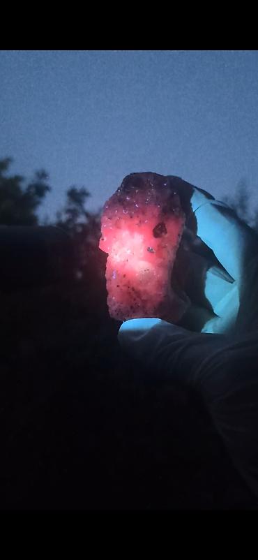 nərd daşı: Kolleksiya üçün Təbii Floresan Mineral 💎 (UV-də parıldayan daş) ✨😍 — 1