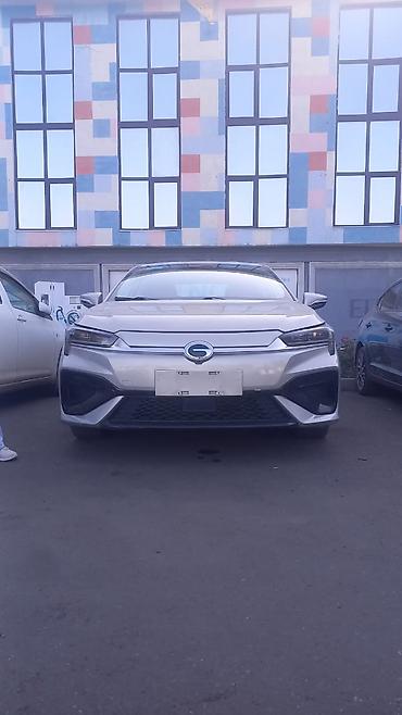 Электромобиль GAC Aion S, серебристый седан. Ключевые особенности: - at lalafo.kg Электромобиль GAC Aion S, серебристый седан. Ключевые особенности: -