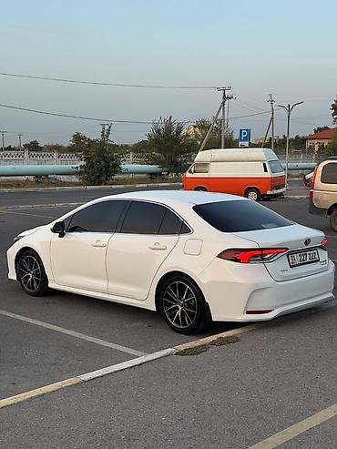 corola: Toyota Corolla: 2022 г., 1.8 л, Вариатор, Гибрид, Седан — 6