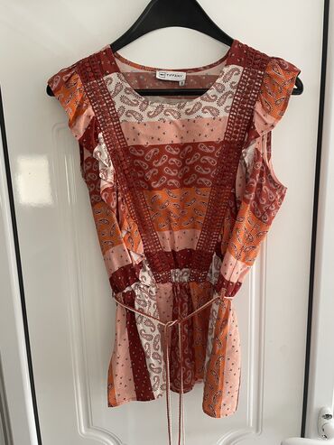 pull and bear šuškavac: M (EU 38), Viscose, color - Multicolored at lalafo.rs pull and bear šuškavac: M (EU 38), Viscose, color - Multicolored