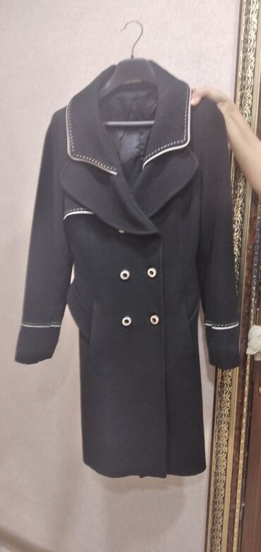 palto qara: Пальто 2XL (EU 44), цвет - Черный