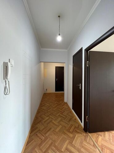 алматинка горький: 2 комнаты, 52 м², 106 серия, 5 этаж, Старый ремонт