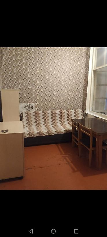 lapet senedi: – Bakıxanovda 2 otaqlı ev satılır, mətbəxi, sanitar qovşaq,. Orta — 1