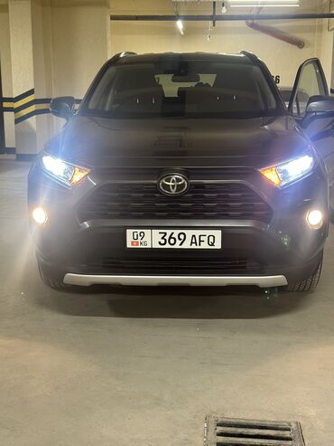 меняю на r15: Toyota RAV4: 2021 г., 2.5 л, Автомат, Бензин, Кроссовер