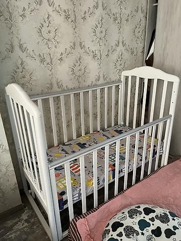 детские кроватки: Детская кроватка классическая, цвет белый. Почти не пользовались — 1