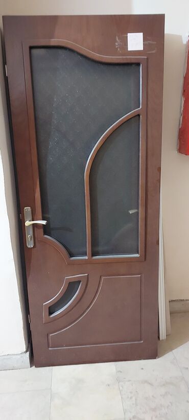 Фурнитура и комплектующие: Şüşəli taxta qapı - Material: tünd qəhvəyi rəngli taxta