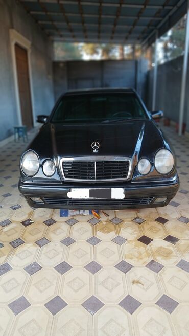 maşın güzgüsü: Mercedes-Benz E 220: 2.4 l | 2000 il Sedan