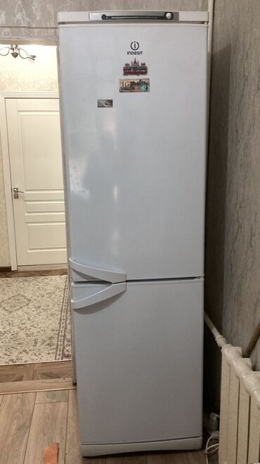 Холодильники: Холодильник Б/у, Двухкамерный, 70 * 2000 * 65