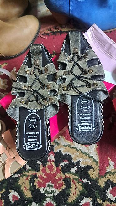 Отдам даром: Отдам обувь за порошок персил.Размеры 37-38.Район Церкви — 4