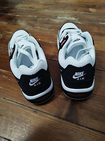 Patike: Nike patike brojevi i cena ispisana na slikama — 10