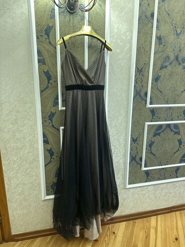 dzhinsy 7: Вечернее платье, А-силуэт, Длинная модель, Без рукавов, Шлейф, S (EU 36), M (EU 38)