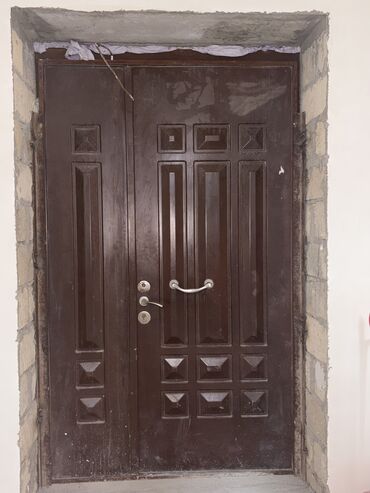 darvaza 3 50: İkiyarpaq giriş qapısı - Material: Dəmir - Rəng: tünd qəhvəyi - İki