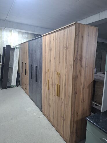 Шифоньеры: В прдоже трехстворчетый шкаф с разными расцветками размером — 7