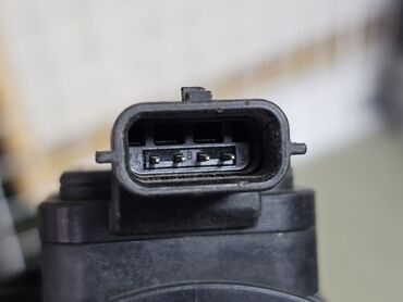 Датчики, сенсоры, предохранители: Расходомер Dacia 2010 г., Б/у, Оригинал, Германия — 3