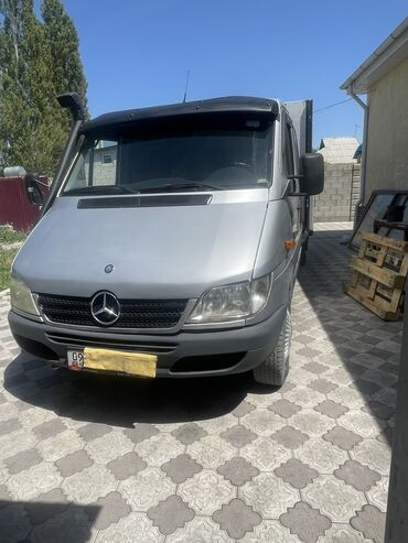 кол арава: Жеңил жүк ташуучу унаа, Mercedes-Benz, Дубль, 3 т, Колдонулган