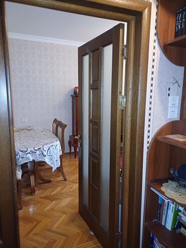снять квартиру в гяндже: Bakı, 8-ci mikrorayon, 3 otaqlı, Köhnə tikili, m. Azadlıq Prospekti, 61 kv. m