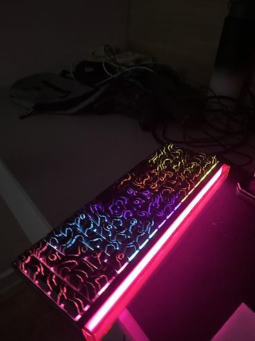komputer pultu: Nacodex NK68 klaviaturası qırmızı switch qabagında rgb işiqları var — 9