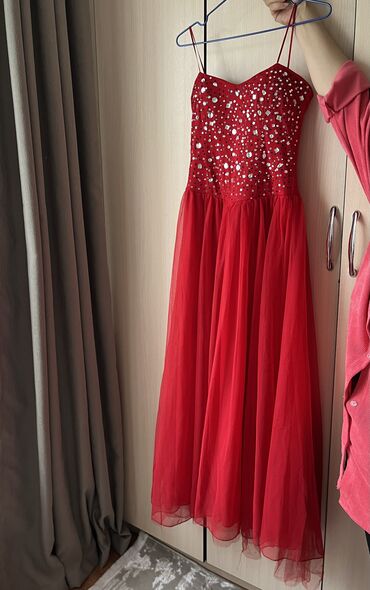 длинное красное вечернее платье: Вечернее платье, Пышное, Длинная модель, Без рукавов, Камни, S (EU 36), M (EU 38)