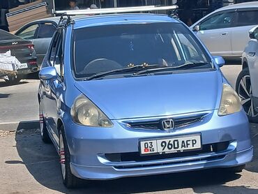 машиналар арзан: Honda Fit: 2001 г., 1.3 л, Автоматтык, Бензин, Хетчбек