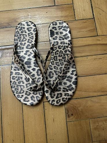 herfli sepler: Leopar naxışlı qadın şlapanı - Model: barmaqarası (flip-flop) - — 1