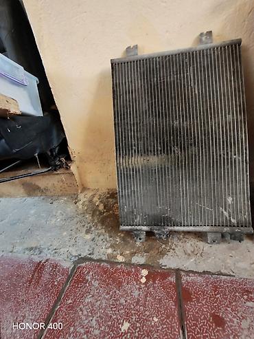 sprinter ehtiyat hisseleri: Avtomobil üçün soyutma sistemi hissələri satılır. Şəkillərdə radiator — 2