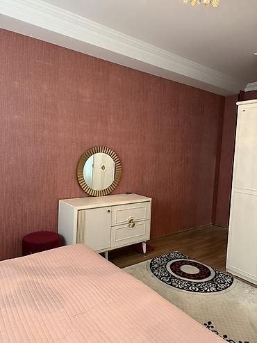naborlar: Yataq otağı dəsti Tərkibi: - Çarpayı – yumşaq başlıqla, açıq krem — 4