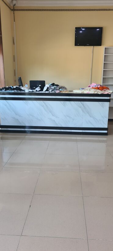 Контейнеры: Butik avadanlıqları və geyim satışı üçün tam hazır vitrin komplekti