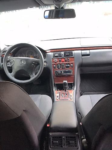 Mercedes-Benz: Mercedes-Benz E-Class: 2.2 l | 1999 il Sedan — 3