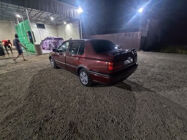 Volkswagen: Volkswagen Vento: 1992 г., 1.8 л, Механика, Бензин, Седан