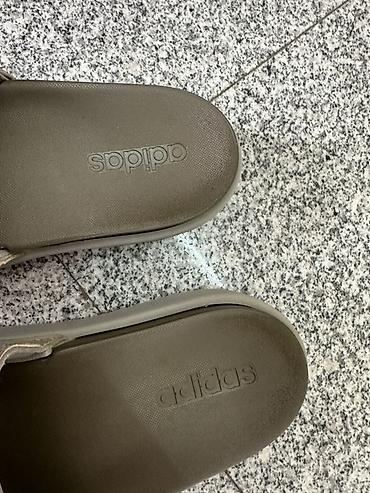 ugg sunjalice: Adidas platform papuče – sivo/maslinasta boja - Model: Adidas slide — 3
